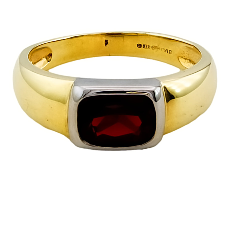 9ct Gold Garnet Ring size Q